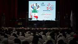 با حضور ارزشمند کادرپرستاری و مسئولان از 96 برگزیده کادر پرستاری دانشگاه علوم پزشکی استان سمنان تقدیر شد